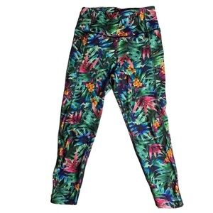 NWT Nicole Miller Sport Tropical Print Cropped Leggings. Size Medium